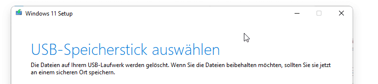 Warnung des Windows 11 Media Creation Tools, dass alle Daten auf dem angeschlossenen USB-Laufwerk gelöscht werden